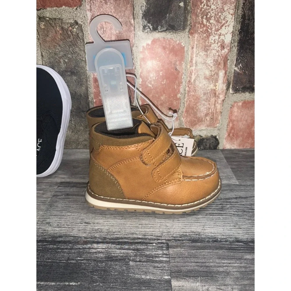 The childrens Place‎ Boys Shoes SZ 6 NEW